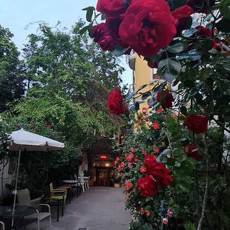 Casa Michelangelo Hotell Bukarest Exteriör bild