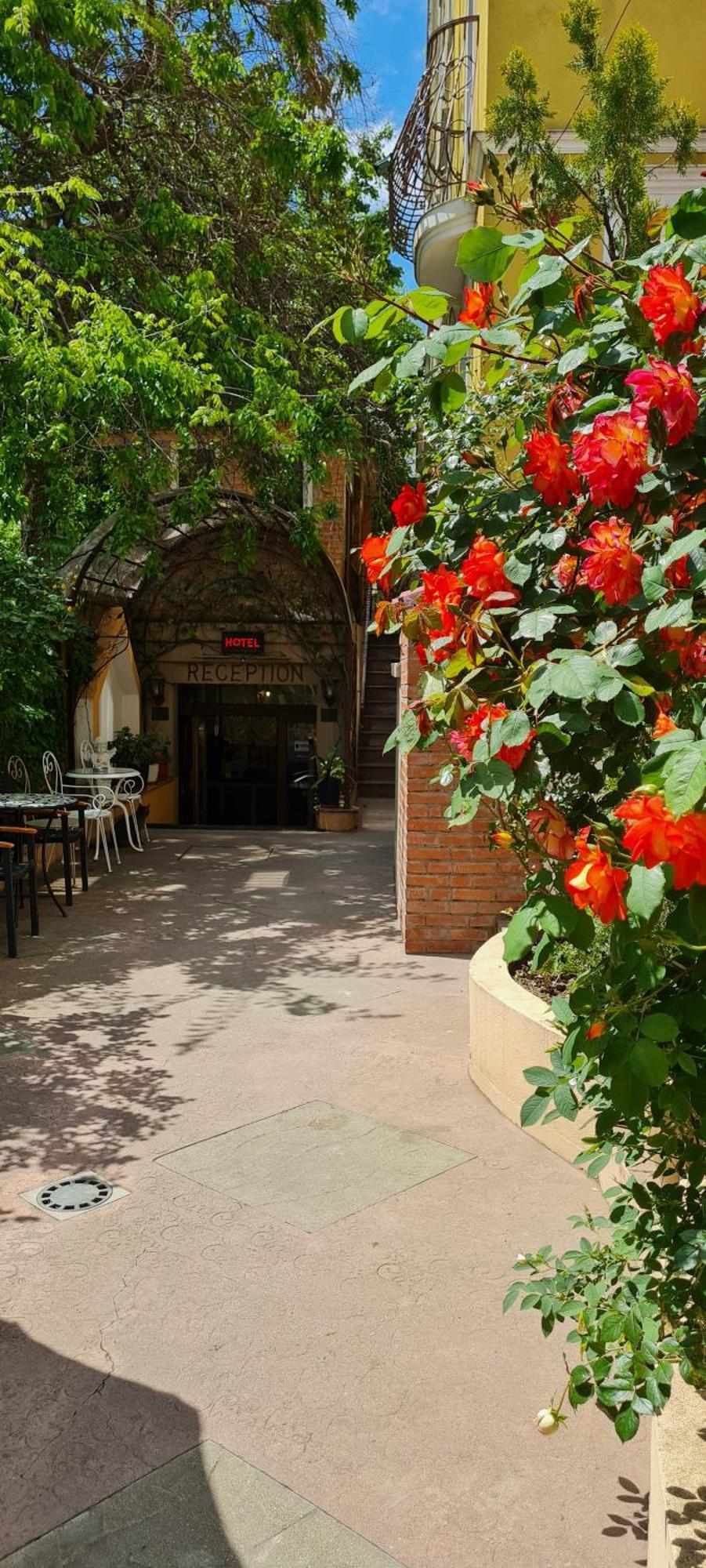 Casa Michelangelo Hotell Bukarest Exteriör bild