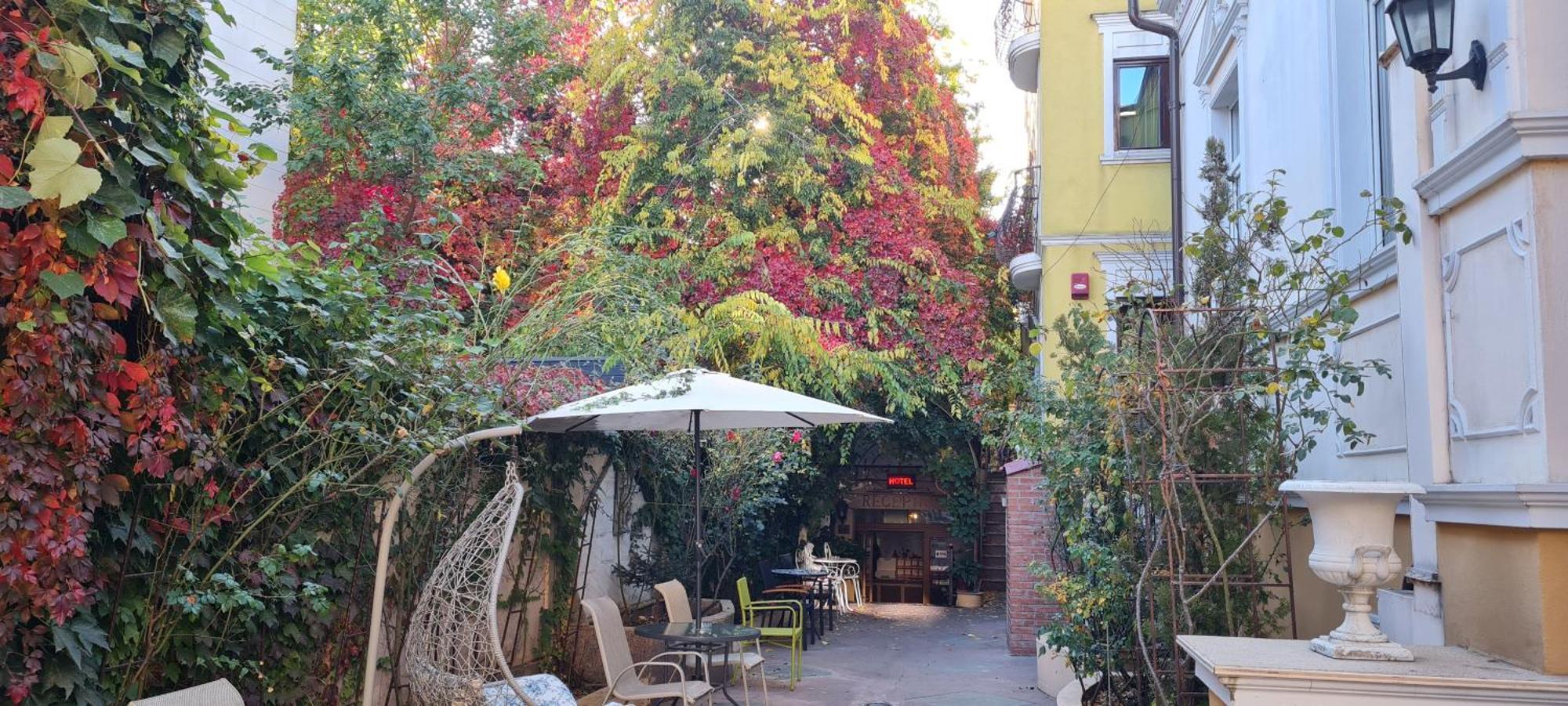 Casa Michelangelo Hotell Bukarest Exteriör bild